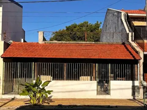 VENTA 2 CASAS 4 AMBIENTES EN LANUS A REFACCIONAR