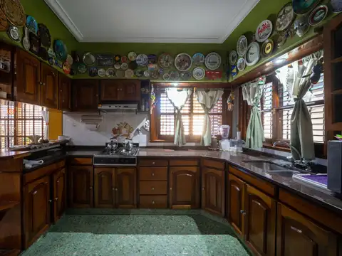 Casa 6 ambientes con 4 baños