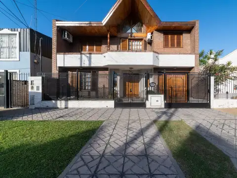 VENTA Casa 5 ambientes con pileta LOMAS DE ZAMORA