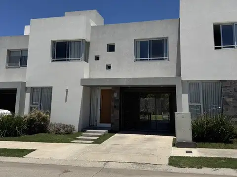 Venta DUPLEX Patagonia Village 3 dorm. Cochera doble. Valle escondido