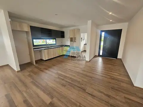 Casa 4 ambientes con 3 baños