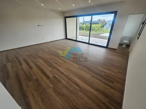 Casa en Venta en Pilar del Este - Santa Lucia, USD 179.000