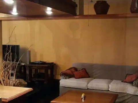 Casa con quincho y pileta. 5 ambientes Play room.