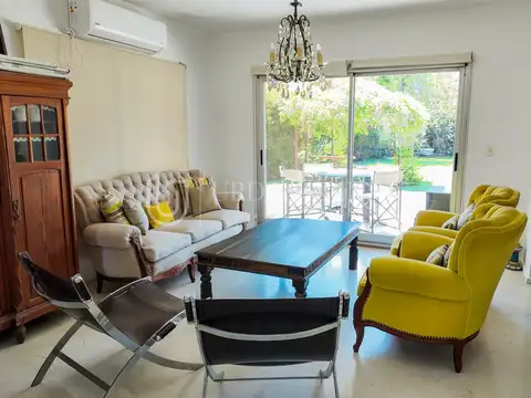 Casa 7 ambientes con 2 baños
