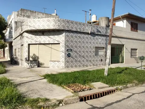 LOCAL/OFICINA EN ESQUINA DE SARANDÍ