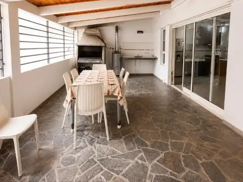 Depto Tipo Casa en Alquiler de 5 ambientes