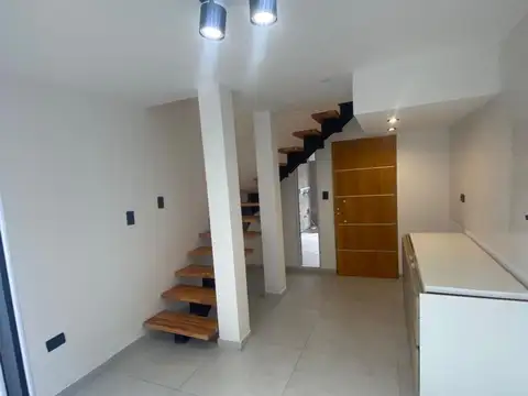 Depto Tipo Casa en Venta de 6 ambientes