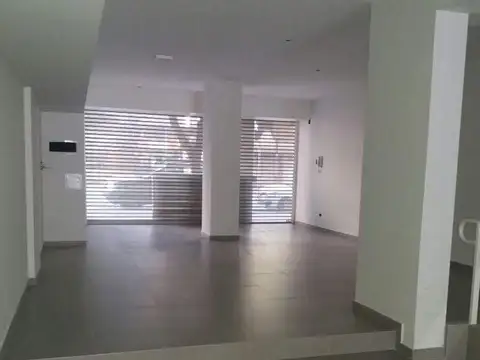 VENTA - EXCELENTE LOCAL EN PB  - CABALLITO