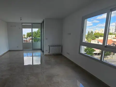 EXCELENTES Y MUY LUMINOSOS PISOS DE 3 AMBIENTES 76m2 cubiertos y 7.70m2 semicubiertos