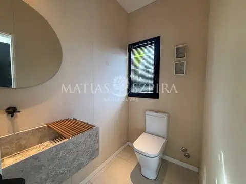 Casa 4 ambientes con 2 baños