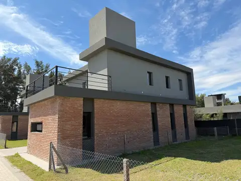 Casa en Venta en Roldan, USD 140.000