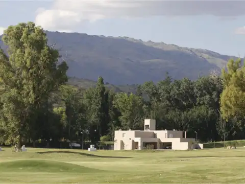 VENTA Terrenos 1209m2. B° Solares del Golf