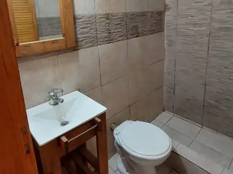 Depto Tipo Casa en Alquiler en Lomas de Zamora, $ 300.000