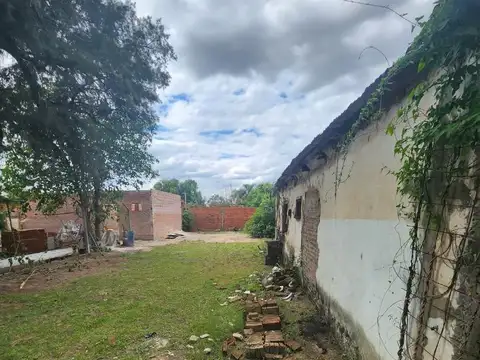Casa con gran terreno en Santo Tomé –Gran potencial!
