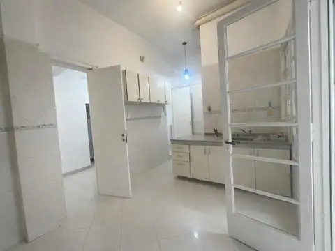 PH en Caballito Sur PB 4 AMB CON AMPLITUD 2 PATIOS Y GRAN COMODIDAD. APTO PROFESIONAL