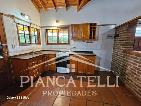 Casa 4 ambientes con 2 baños
