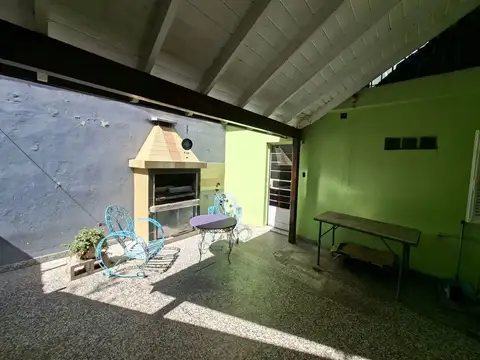 Casa 4 ambientes con 1 baño