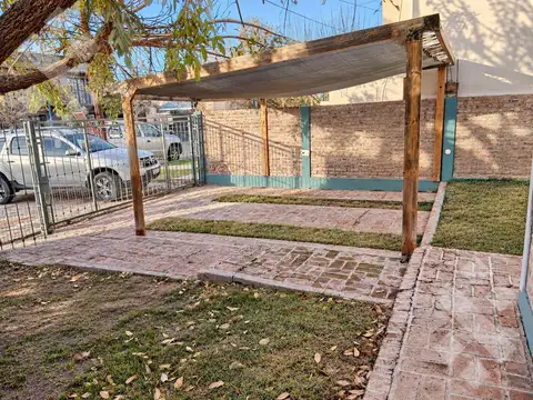 Casa 6 ambientes con 2 baños