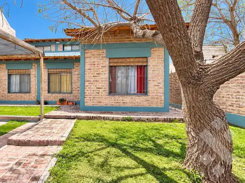 Casa en VENTA 3 dormitorios Apta Crédito Hipotecario - Uruguay y Chacabuco - Gral. Roca