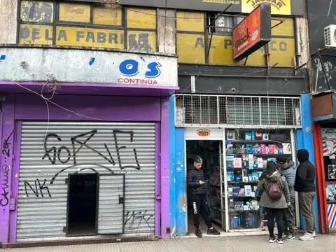 Local a la calle y Galeria. 2 PLANTAS VENTA FINANCIADA!!!