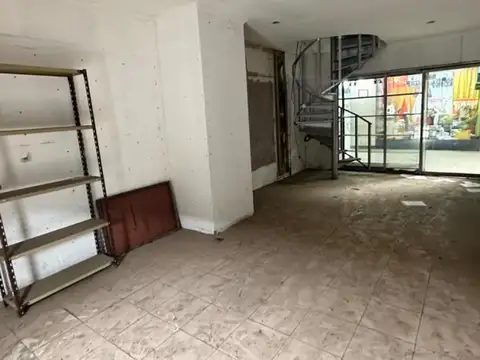 Local a la calle y Galeria. 2 PLANTAS VENTA FINANCIADA 