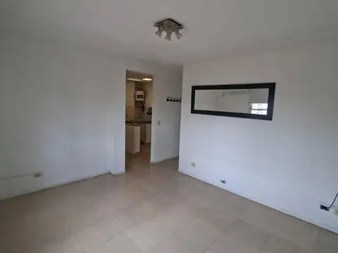 Departamento en Alquiler en Caseros, $ 600.000