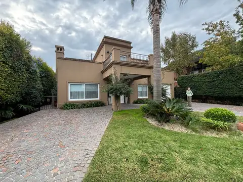 APTO CREDITO  Casa en venta Barrio  Privado "La Quinta" Brugos 700 Don Torcuato