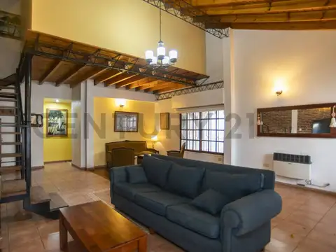 Casa 4 ambientes con 2 baños