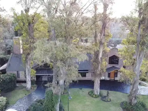 CASA 7 AMBIENTES CON PISCINA LA TRADICION