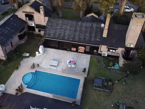 Casa 5 ambientes con 2 baños