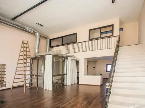 Av. Entre Ríos al 900, entre Estados Unidos y Carlos Calvo