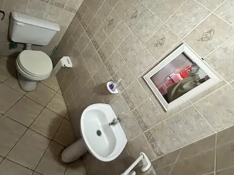 Casa 4 ambientes con 2 baños