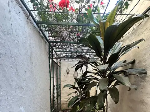 HERMOSA CASA EN PLENO CENTRO DE SGO