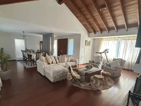 Casa en venta de 4 dormitorios c/ cochera en Artigas