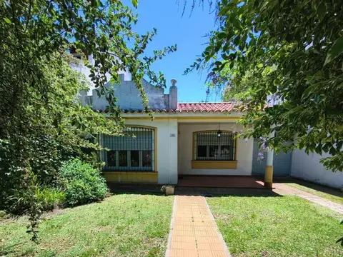 Casa en venta - 4 amb. - Castelar Norte - Larralde al 1700