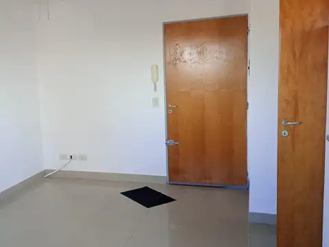 Alquiler de monoambiente con cochera en Lanús