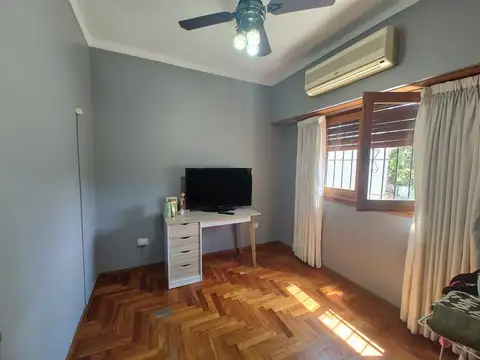 Casa 5 Ambientes en Ramos Mejía, Excelente Ubicación 2 Cuadras de Av de Mayo