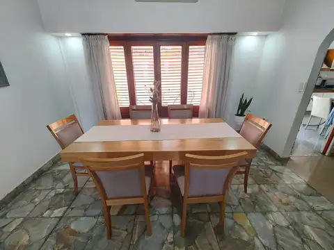 Casa 5 ambientes con 2 baños