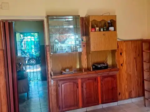 Casa 4 ambientes con 1 baño