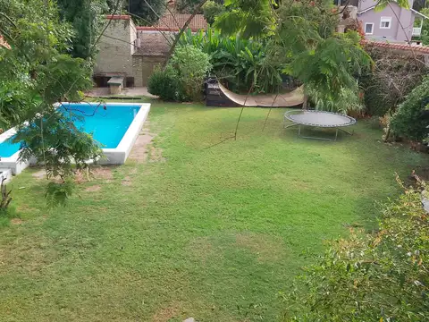 Casa 8 ambientes con 5 baños