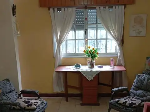 Casa 3 ambientes con 1 baño