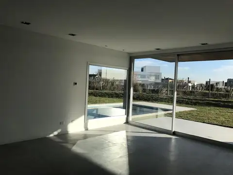 Casa 6 ambientes con 3 baños