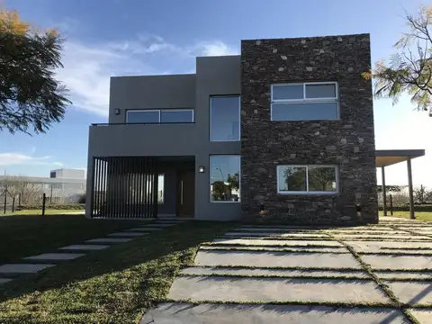 Casa - Vistas - Excelente casa en venta  en Puertos - Lote interno