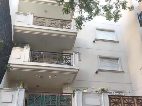Departamento 1 ambiente con exc vista, balcón, parrilla.- Villa Pueyrredon