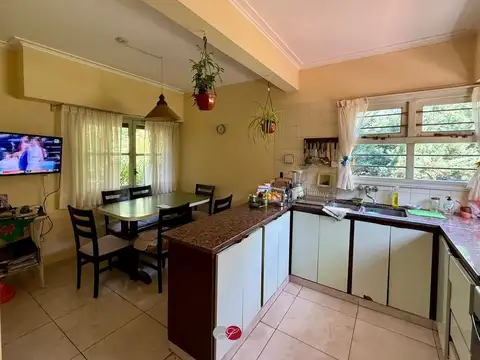 Casa en Venta con 3 cocheras