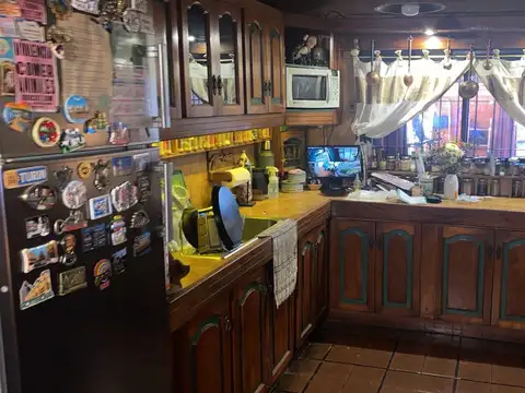 Casa en venta - 4 Dormitorios 1 Baño 1 Cochera - Quilmes  