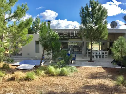 Casa 6 ambientes con 3 baños