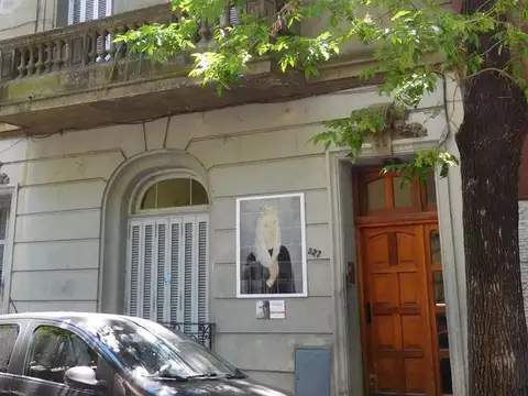 DEPARTAMENTO 2 1/2 AMBIENTES AL FRENTE POR ESCALERA