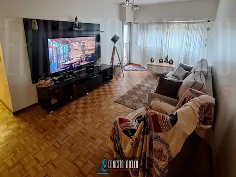 VENTA DEPARTAMENTO DE 4 AMBIENTES CON BALCON, QUILMES CENTRO.