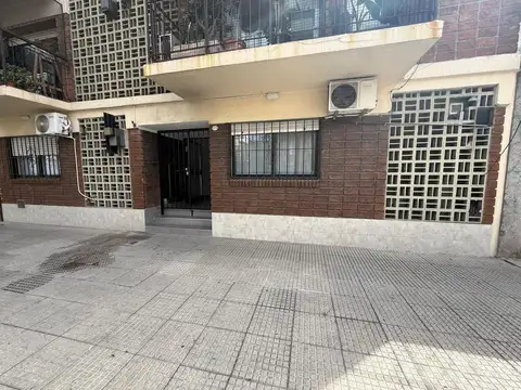 Agronomia departamento 2 amb. PB al frente Pedro Moran 2323 y Caracas
